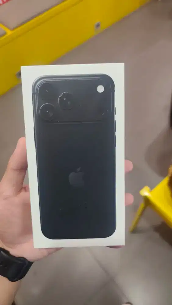 APPLE IPHONE 18 PM BLACK