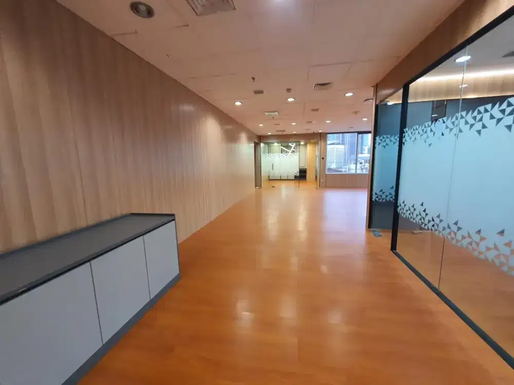 Disewakan Kantor di Menara Sudirman, Luas Nya 300Sqm, Rp. 220K/M2/Bln, Ready