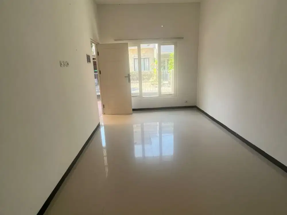 HOUSE FOR RENT! Rumah Pantai Mentari - Bangunan 1 1/2 Lantai