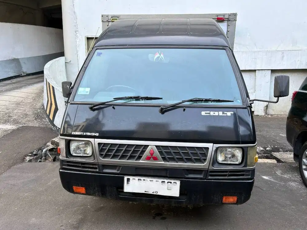 Mitsubishi l300 box tahun 2020 odo 63 ribu kM stnk 10/27
