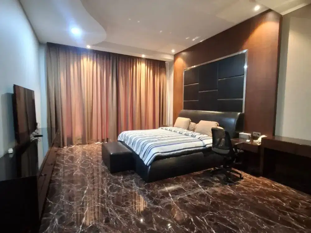 Disewakan Rumah di Jalan Denpasar Kuningan, Usd 7500 / Bulan, Mewah & Elegant, 5 KT & 5 KM, Ready To Rent