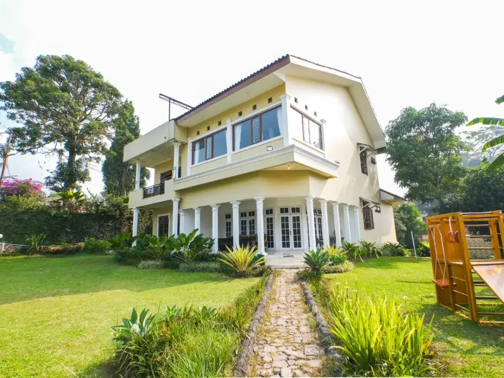Cozy & Aesthetic Villa Cisarua – Private Staycation Puncak View Pegunungan dan Private Pool