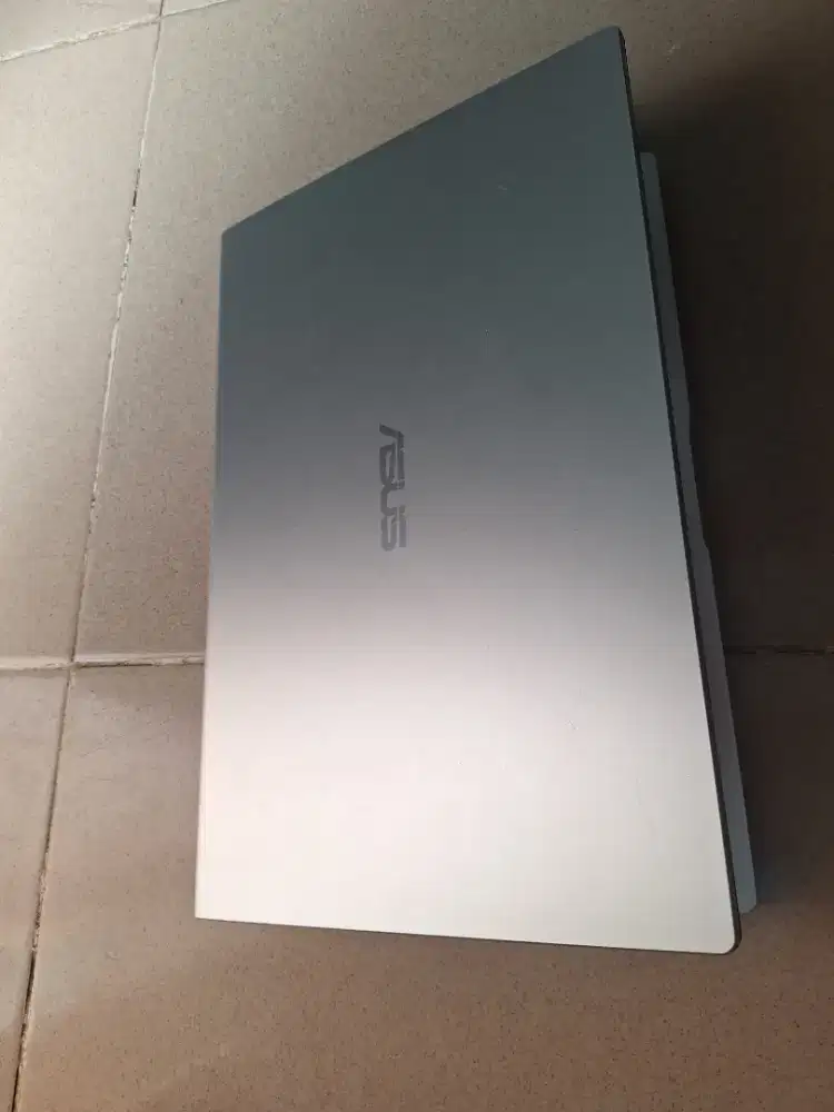 Di jual laptop asus vivobook core i5gen10 siap pakai