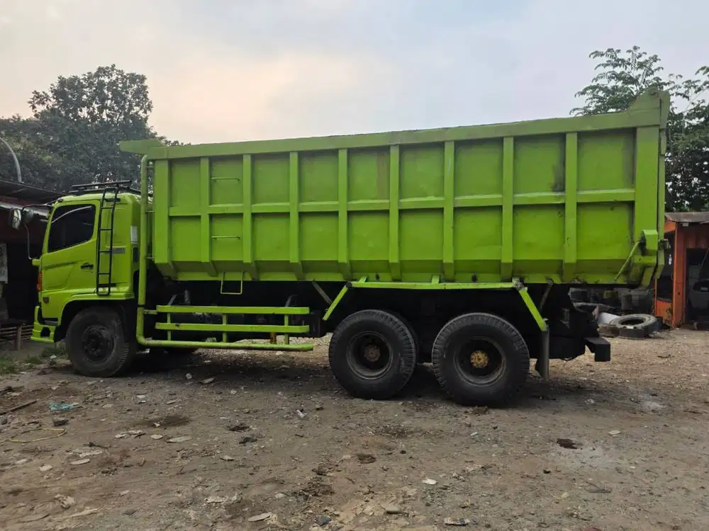 Hino FM 2015 Dump Truck – Harga 385 Juta Bisa Nego