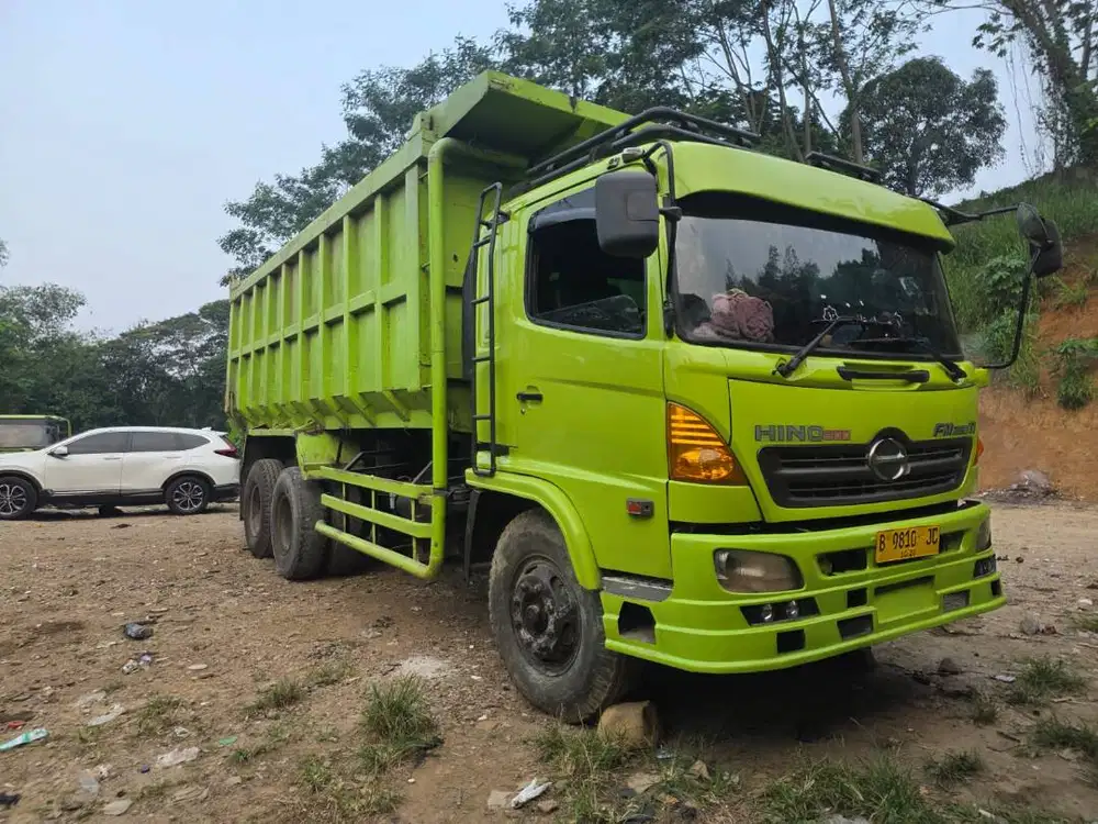 Hino FM 2015 Harga 385 Juta – Pembeli Serius Merapat