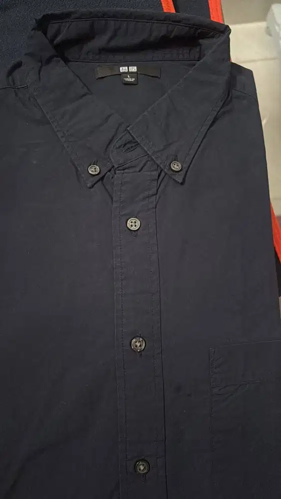 KEMEJA LENGAN PANJANG UNIQLO SIZE L BIRU NAVI BARU