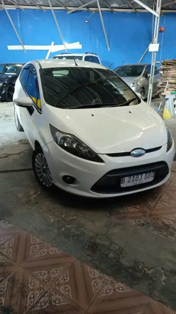 Mobil irit gesit lincah dan siap pakai harian dan jalan jauh