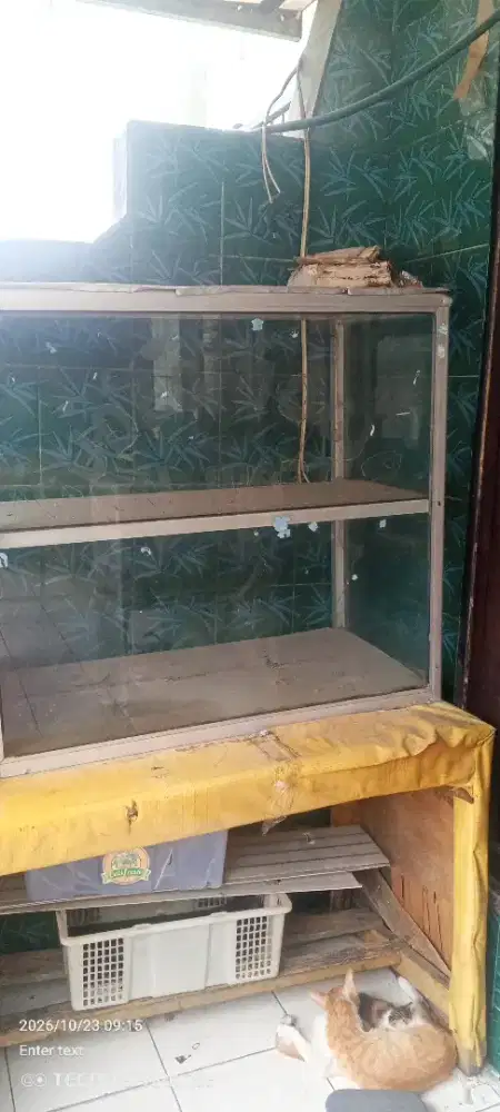ETALASE USAHA DAN MEJA