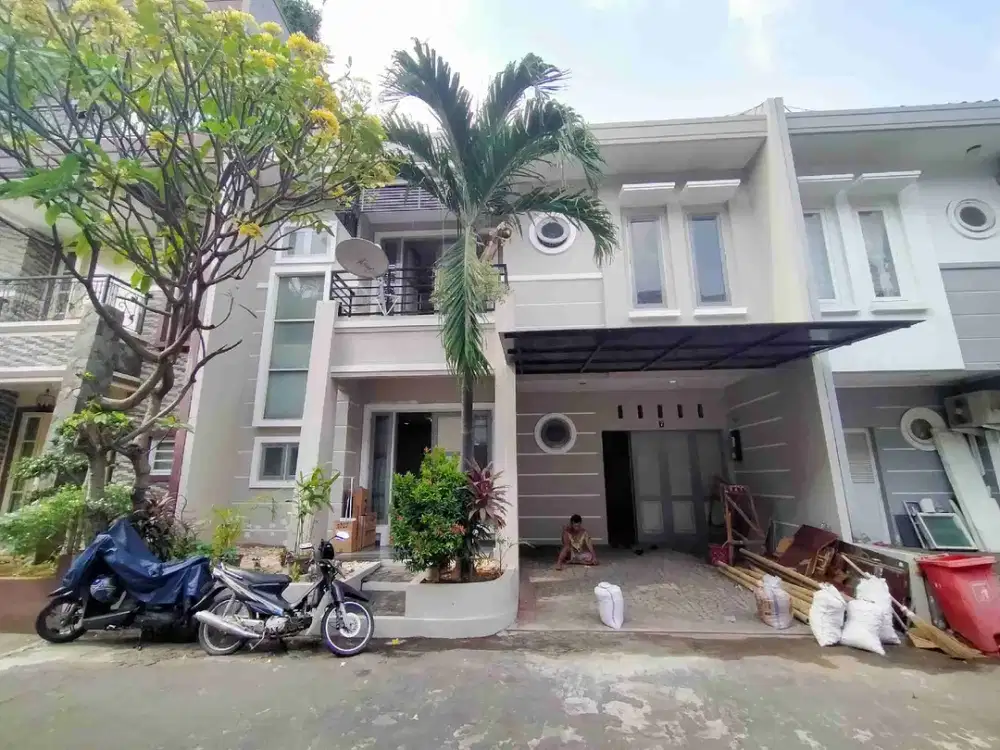 RUMAH BAGUS DALAM TOWNHOUSE DI MATRAMAN JAKARTA TIMUR