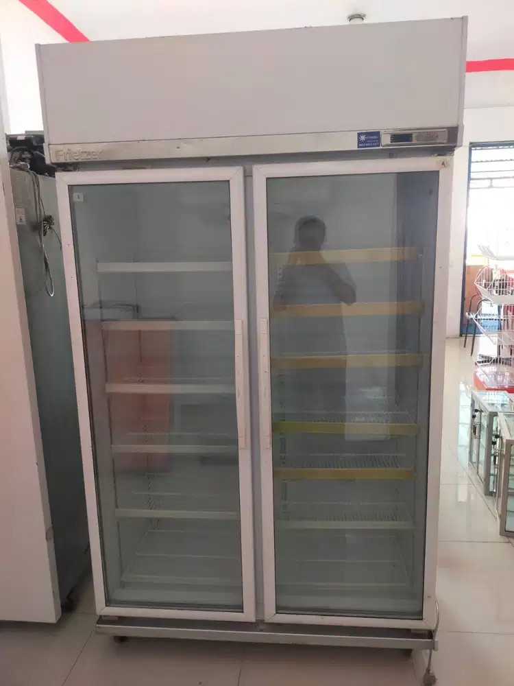 Showcase 2 pintu
