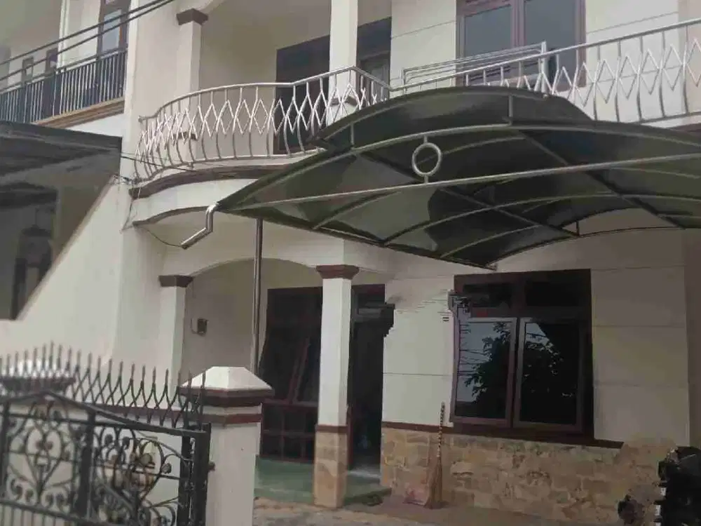 Disewakan rumah tingkat lebar 8 monomal 2 thn di kelapa gading jakut