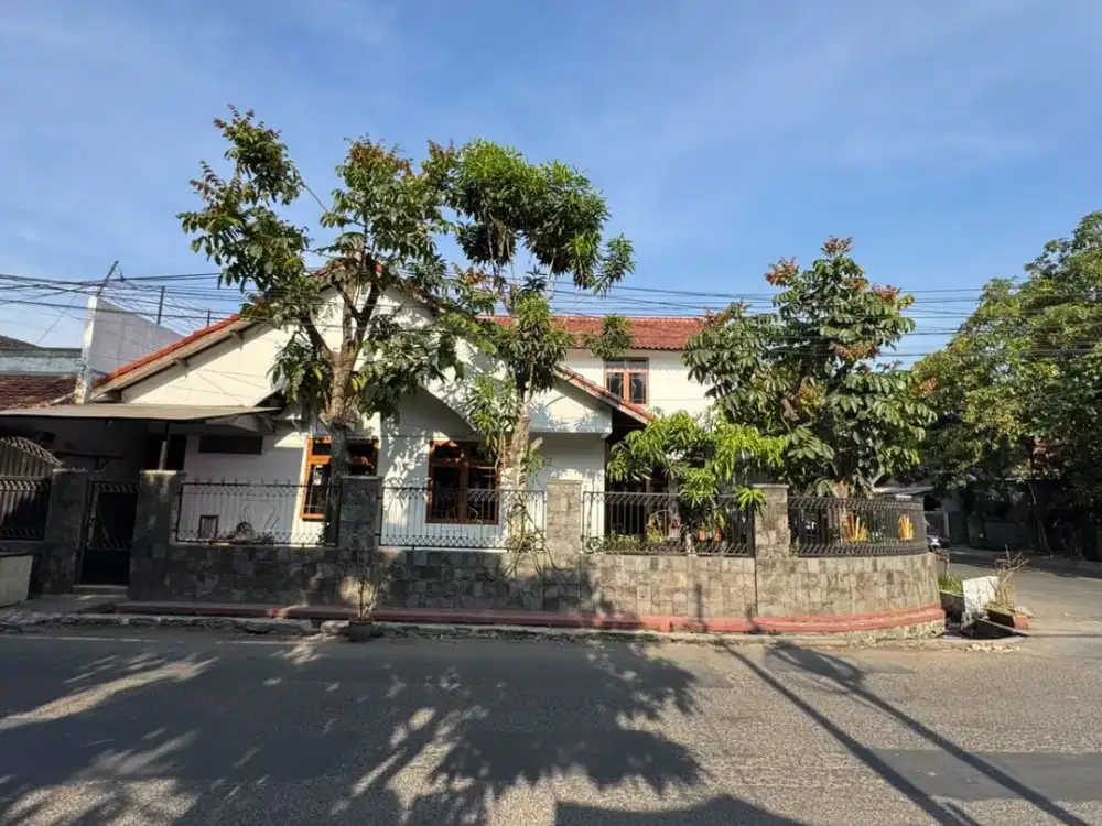 TERMURAH DIJUAL RUMAH POSISI HOEK NYAMAN SIAP HUNI LOKASI DI JALAN UTAMA SOEKARNO HATTA MARGAHAYU BANDUNG