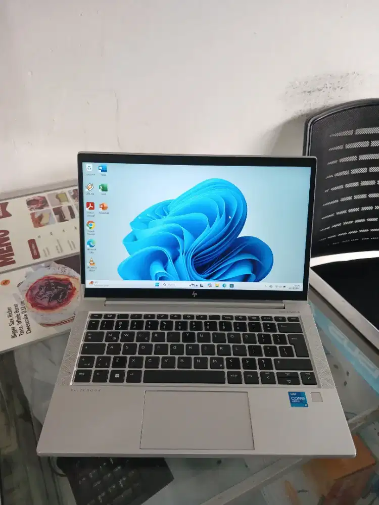 Laptop HP Elitebook 830 G8 Core I5 Gen 11 Ram 8 Ssd 256 Intel Iris Xe