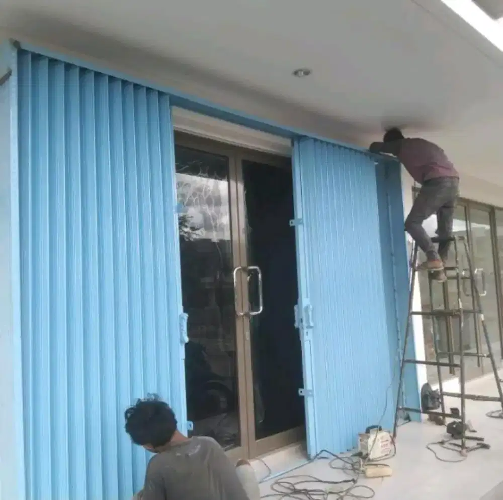 Rolling door galvanis folding gate