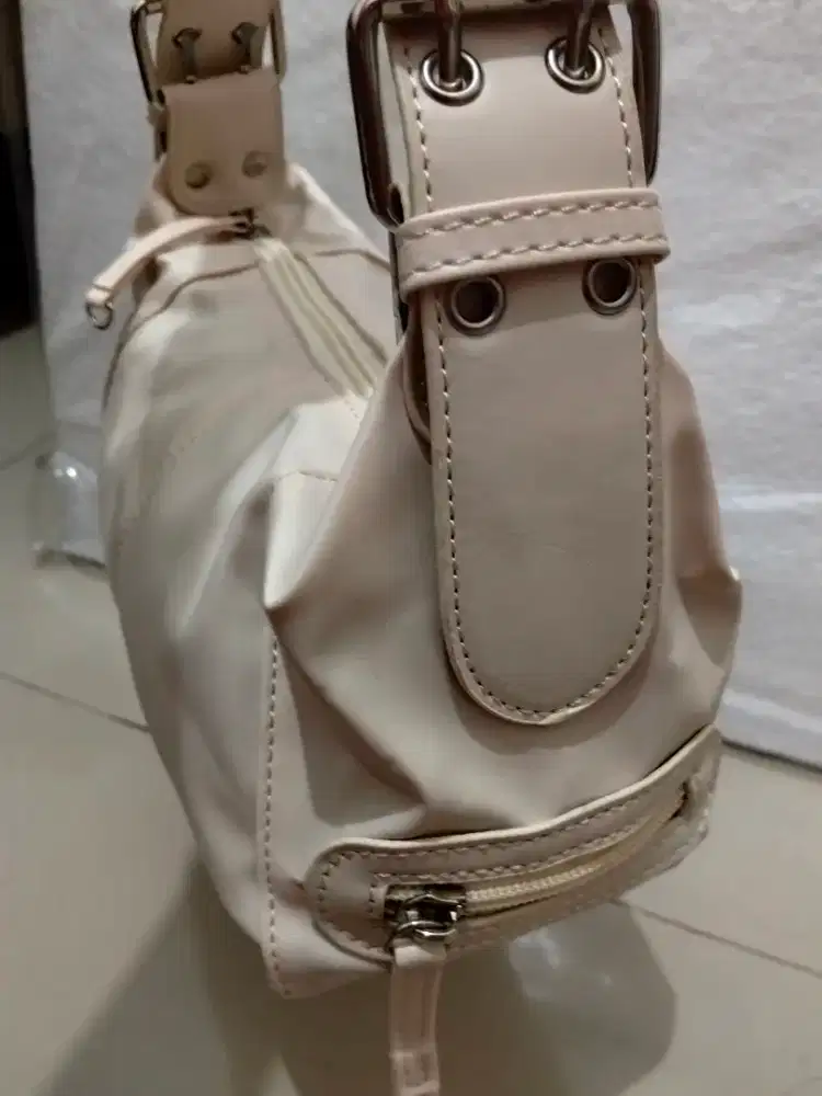 Tas kondisi baru warna BW bagus nego tipis aja