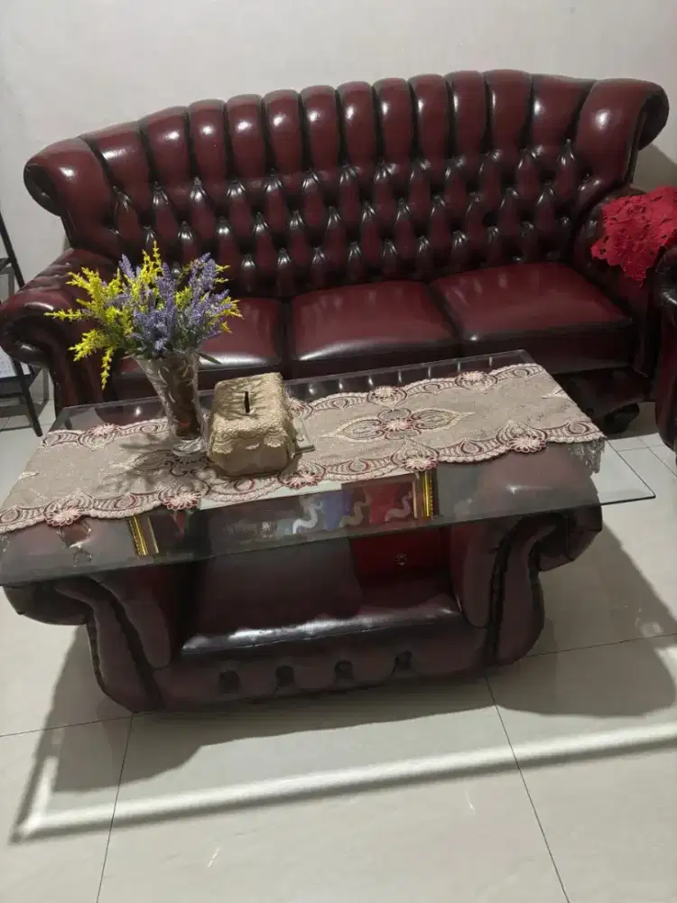 Jual Cepat Sofa Klasik 3+2 + Meja Kaca, Burgundy, Rp3,8 Juta Nego