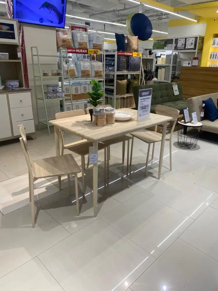Meja makan minimalis 4 kursi