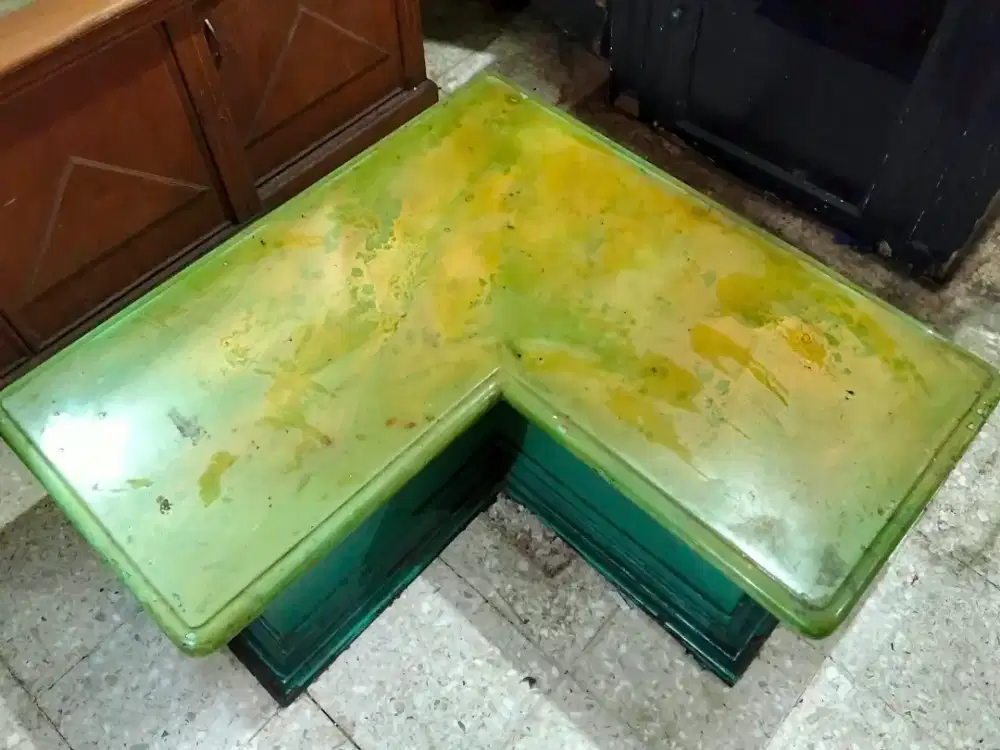 Meja ruang tamu