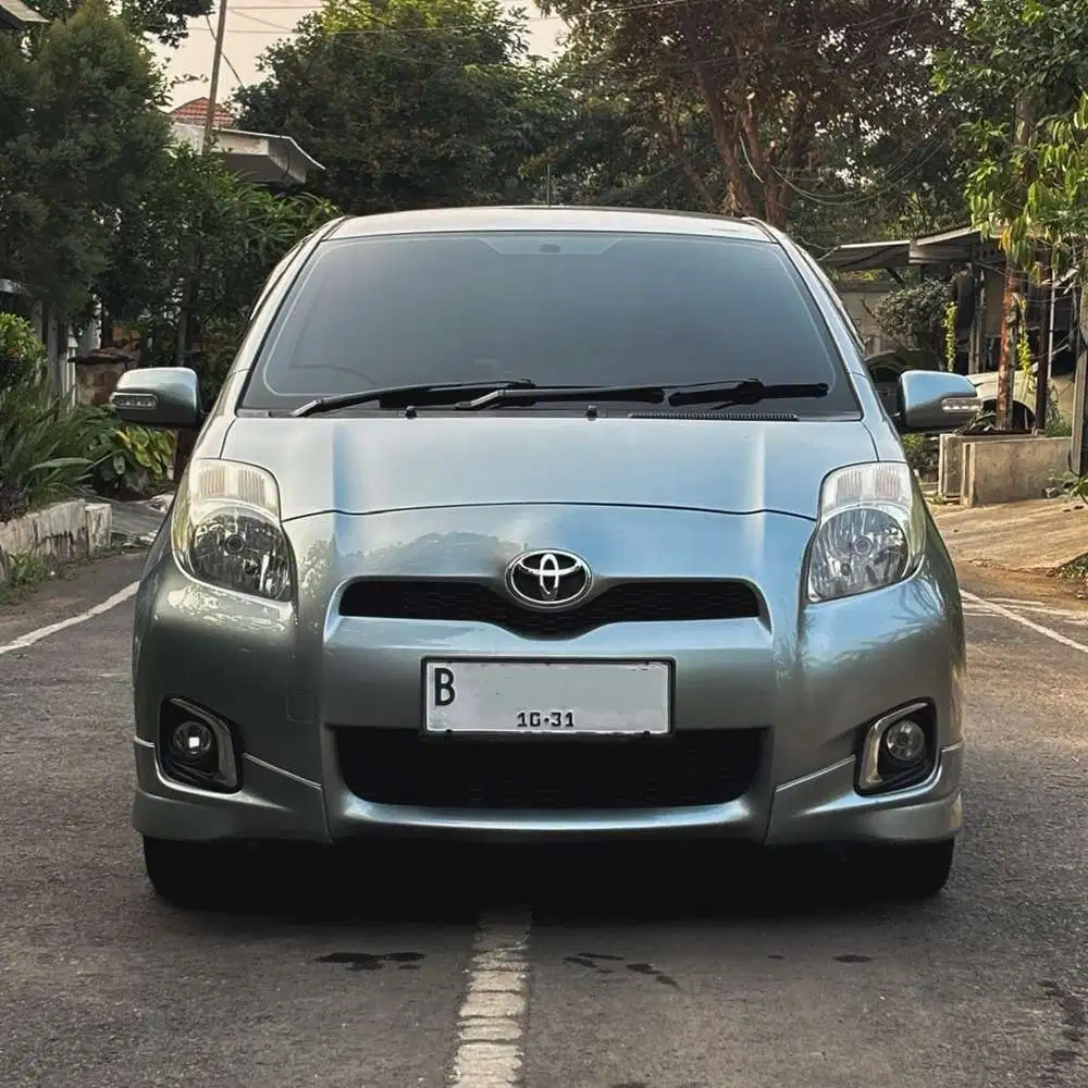 Toyota Yaris E A/T 2012