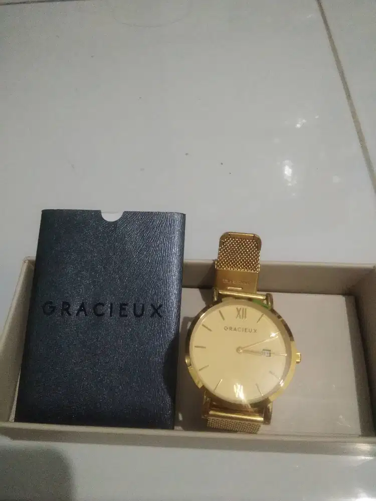 Jam tangan wanita
