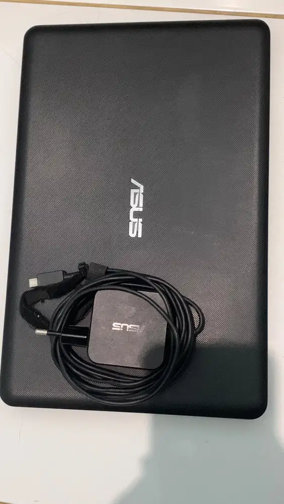 Notebook ASUS Bekas + Charger