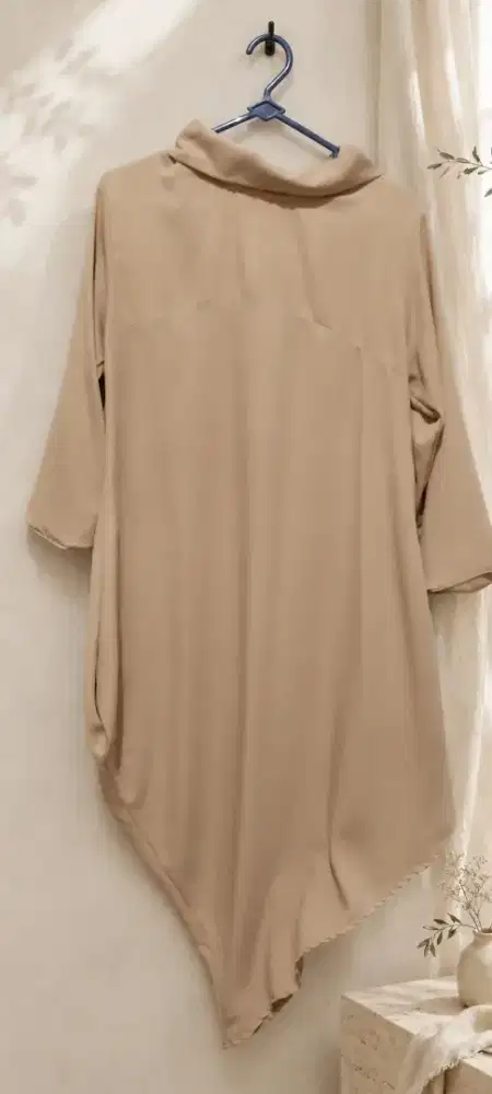 Tunik Viral Beige Coksu Leher Turtle Asimetris BB 45 50
