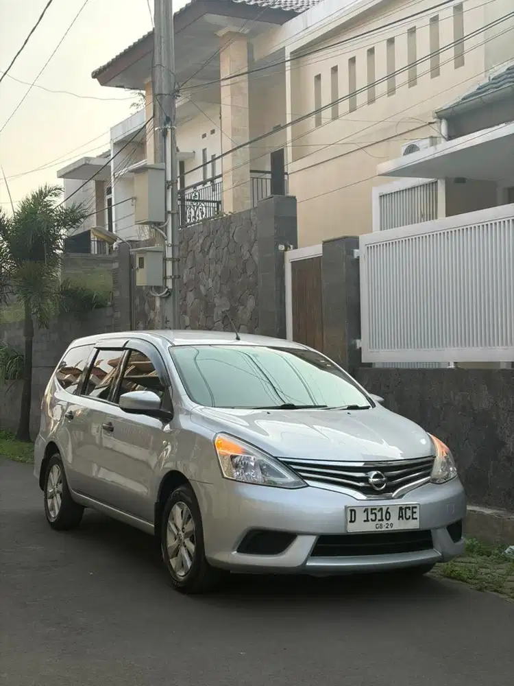 NISSAN GRAND LIVINA SV AT 2014 AUTOMATIC /MATIC bukan MANUAL