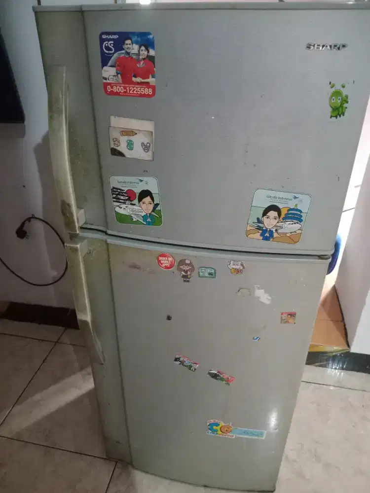 Jual Kulkas 2 Pintu Merk Sharp, Bekas, kondisi 75%