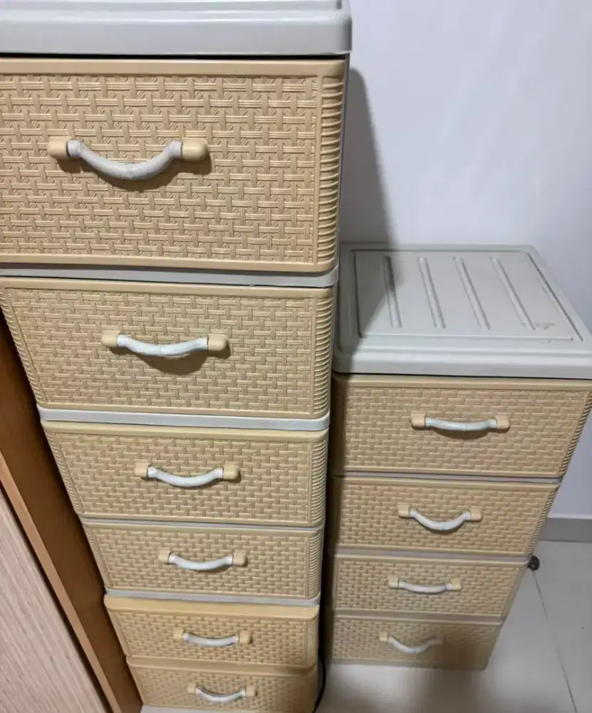 Lemari Plastik Motif Rotan (2 unit)