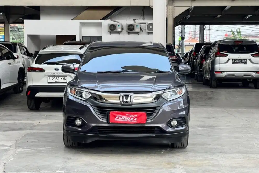 Honda HRV E 1.5 AT 2021 abu abu