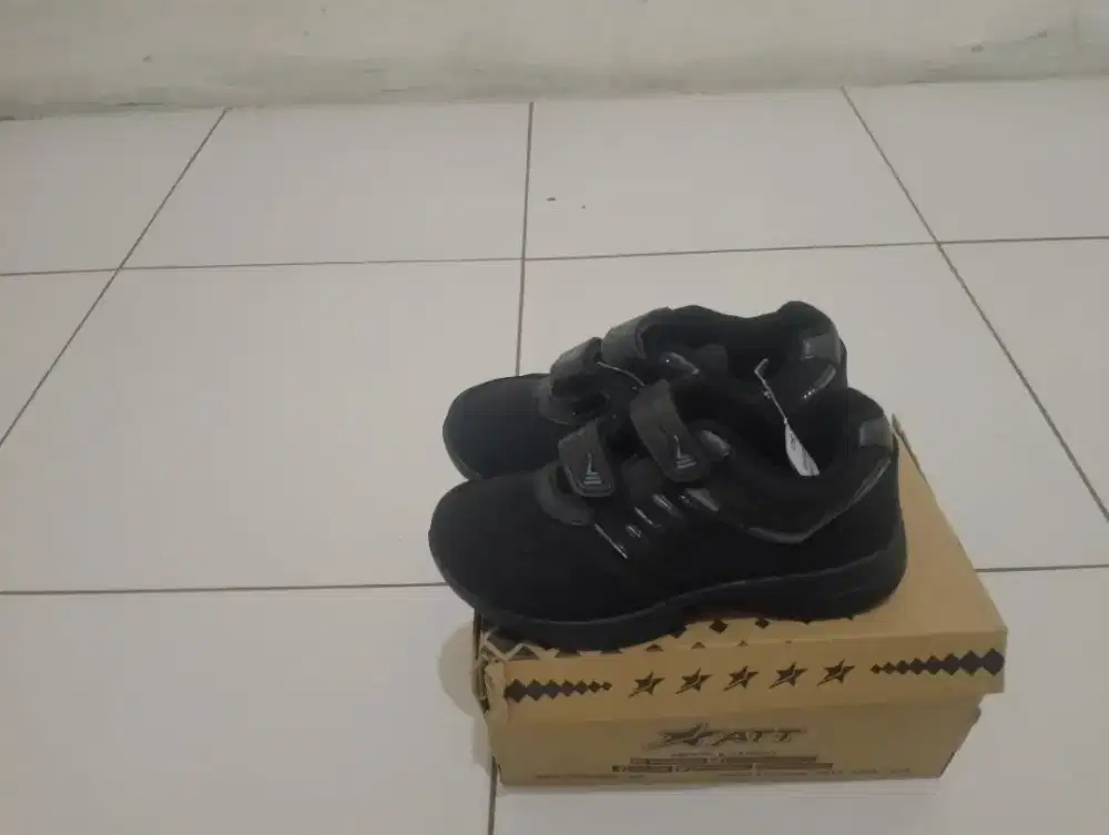 Sepatu anak merek ATT ory ukuran 32