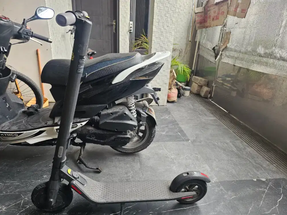 Skuter scooter listrik Ninebot Segway Es2
