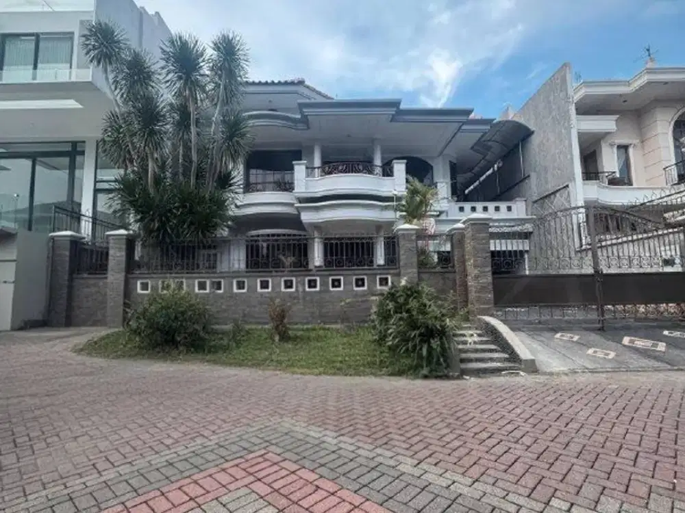 Rumah 2 Lantai Bagus Kosongan SHM di Graha Famili