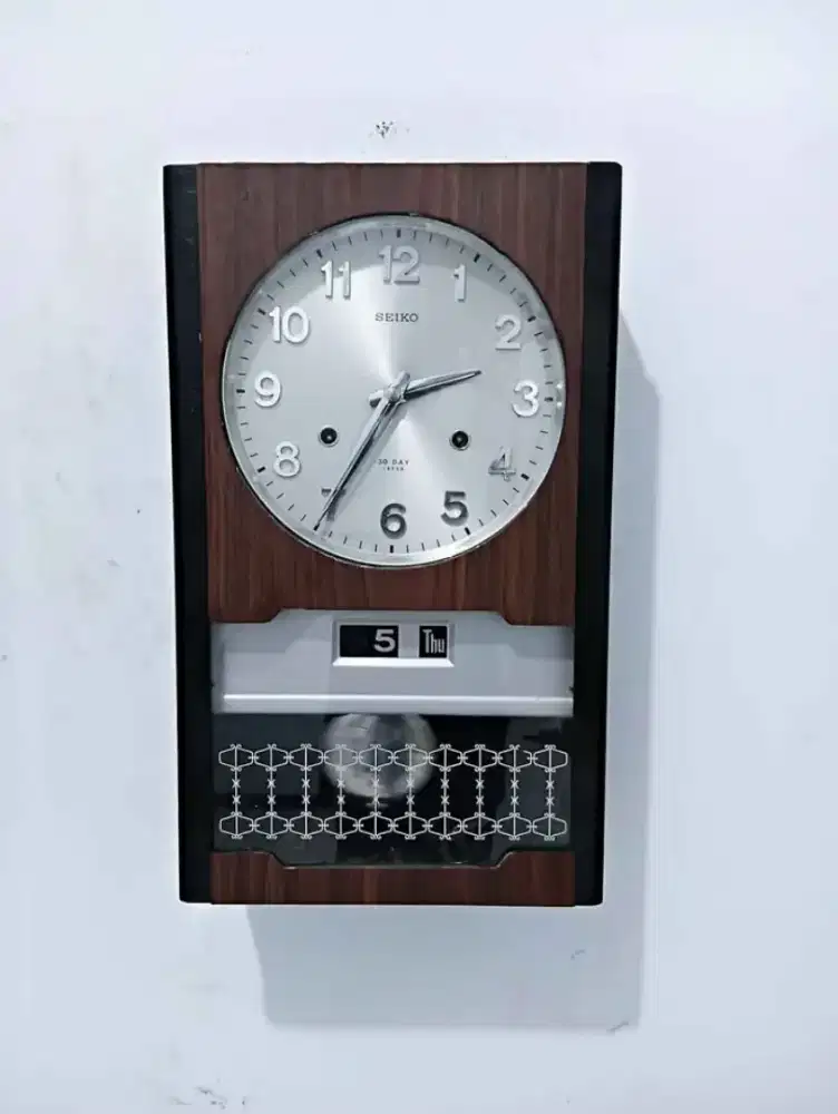 Jam dinding seiko