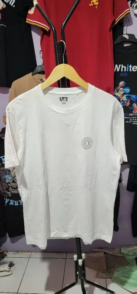 Kaos UT uniqlo anime