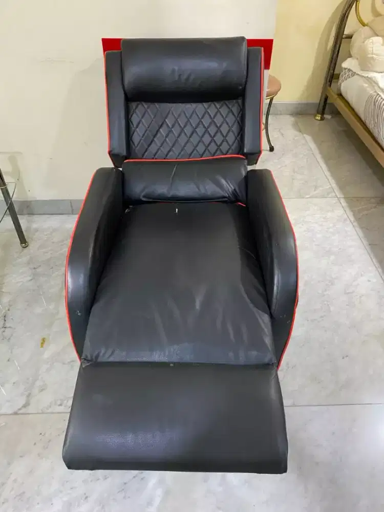 Kursi Recline Santai Hitam Lis Merah