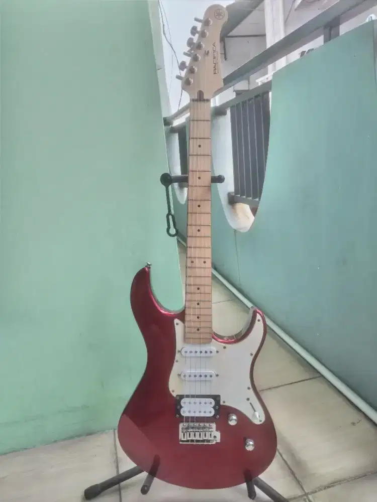 Yamaha pacifica 112v