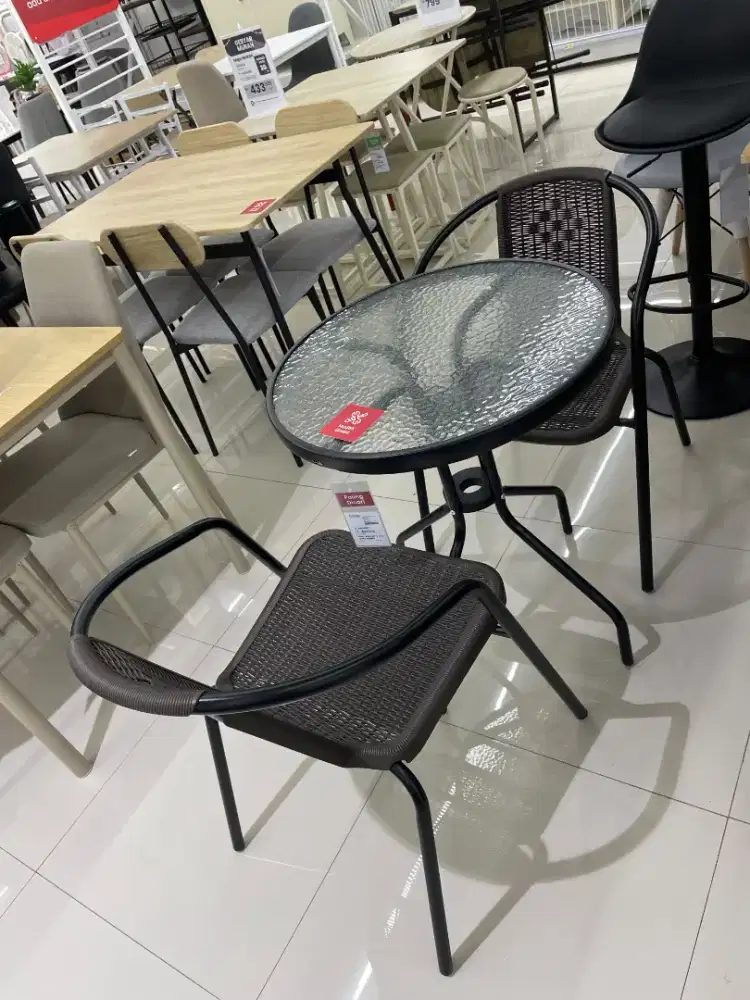 1 Set kursi dan Meja Teras