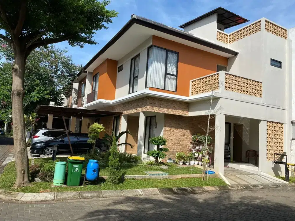 Rumah Hook Rosewood Pondok Cabe, Dua Muka dan Garasi