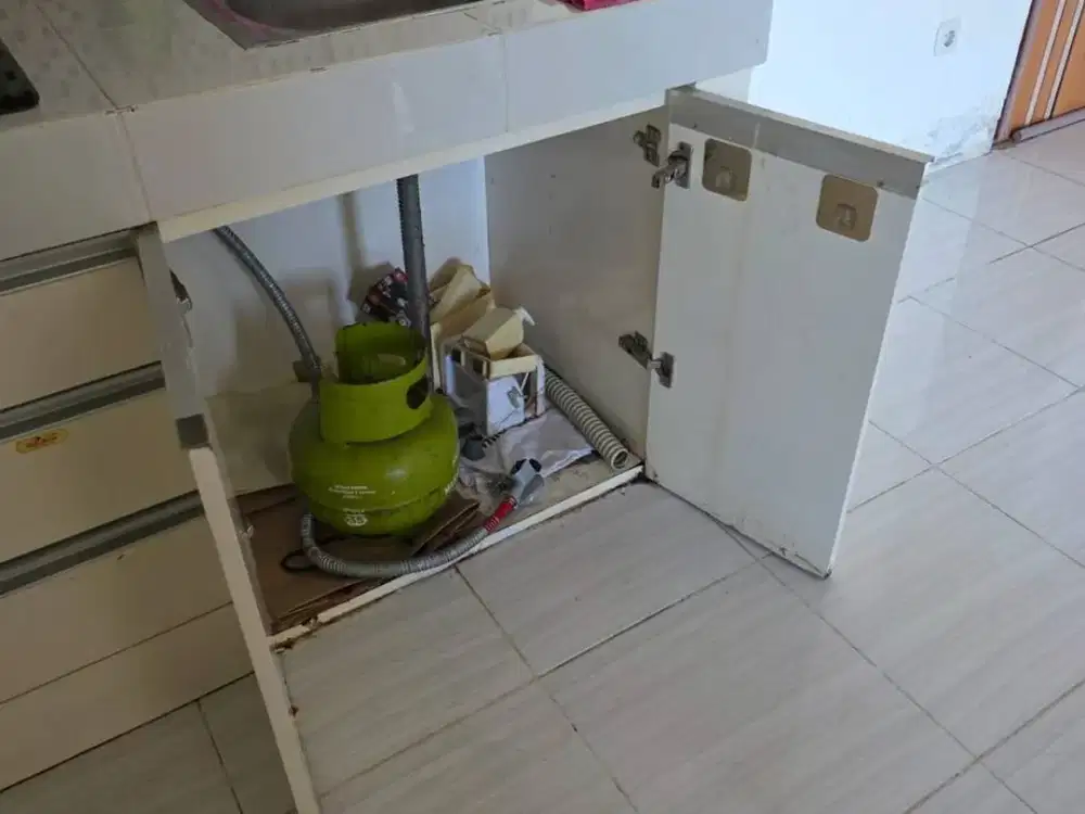 Puncak Dharmahusada Tower A Semi Furnish Listrik 1300 Watt View Laut