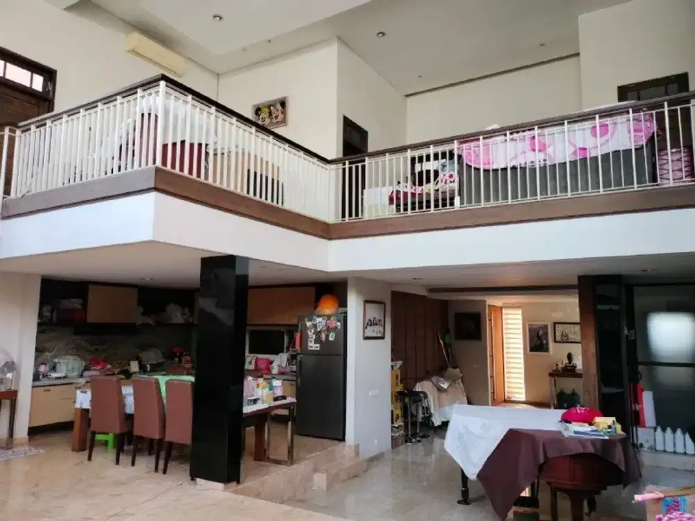 Dijual Rumah Dharmahusada Indah Barat 2 Lantai SHM Hadap Barat 9M