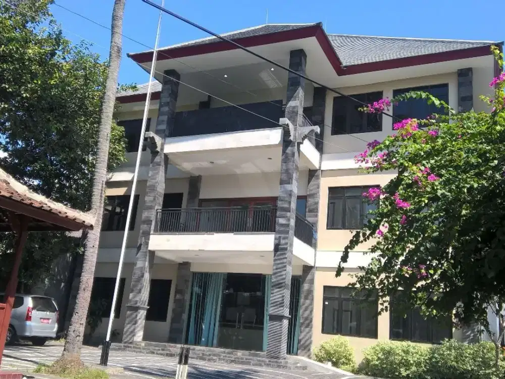 Gedung Kantor 3 Lantai Disewakan di Bypass Ngurah Rai, Tuban