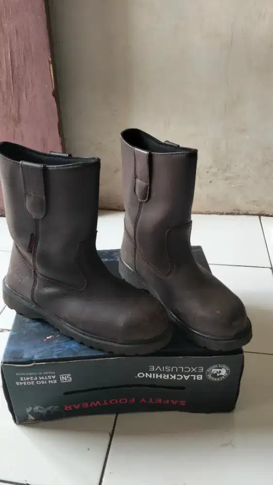 Sepatu Safety BlackRhino size 42