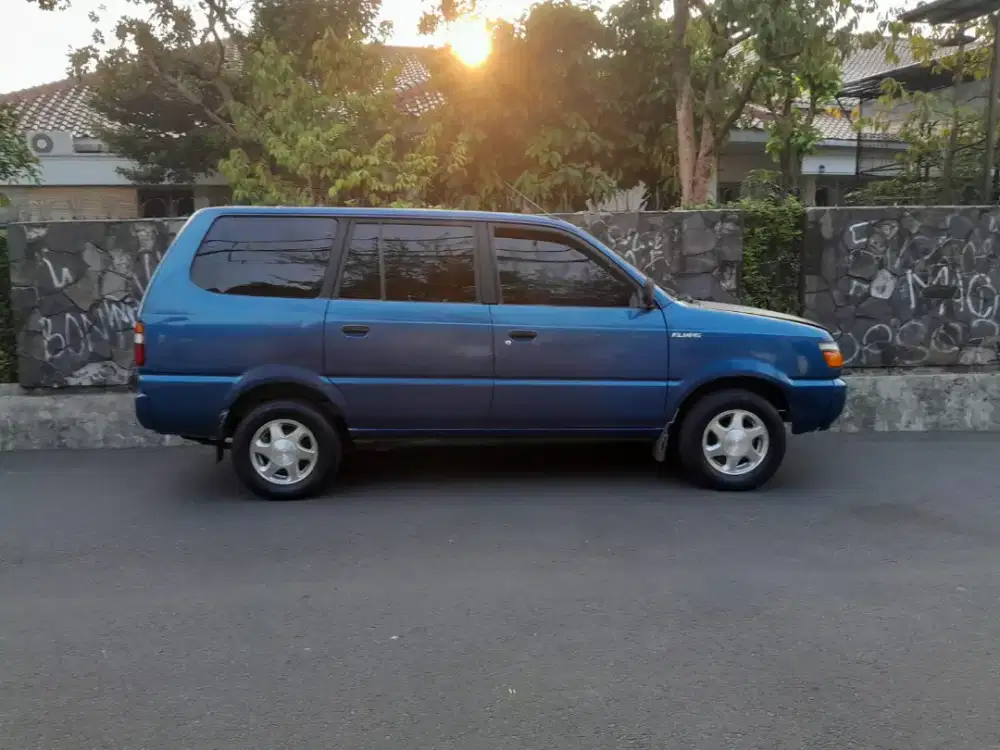 Toyota Kijang LGX 1.8 Bensin manual
