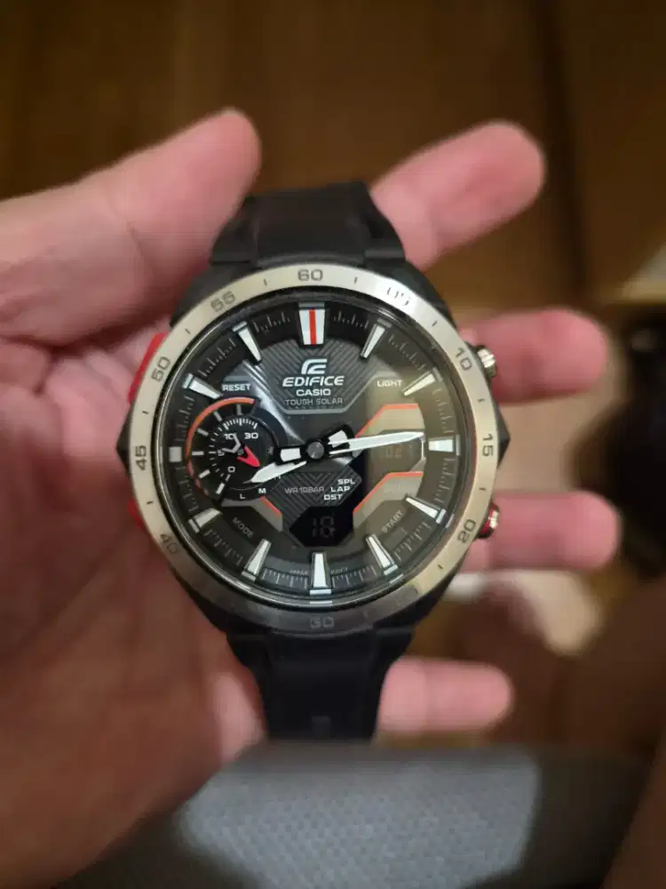 Edifice solar ECB-2200P-1ADF pria baru setaun beli masih mulus seken