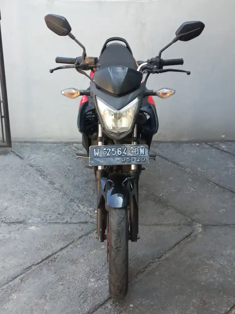 Honda cb 150 R 2015