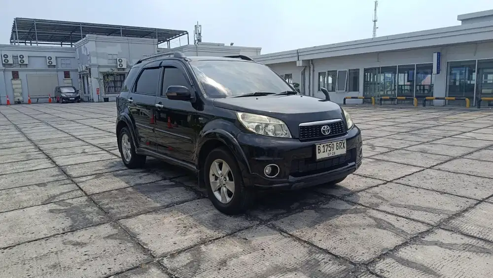 Toyota Rush G  At 2013 Bensin