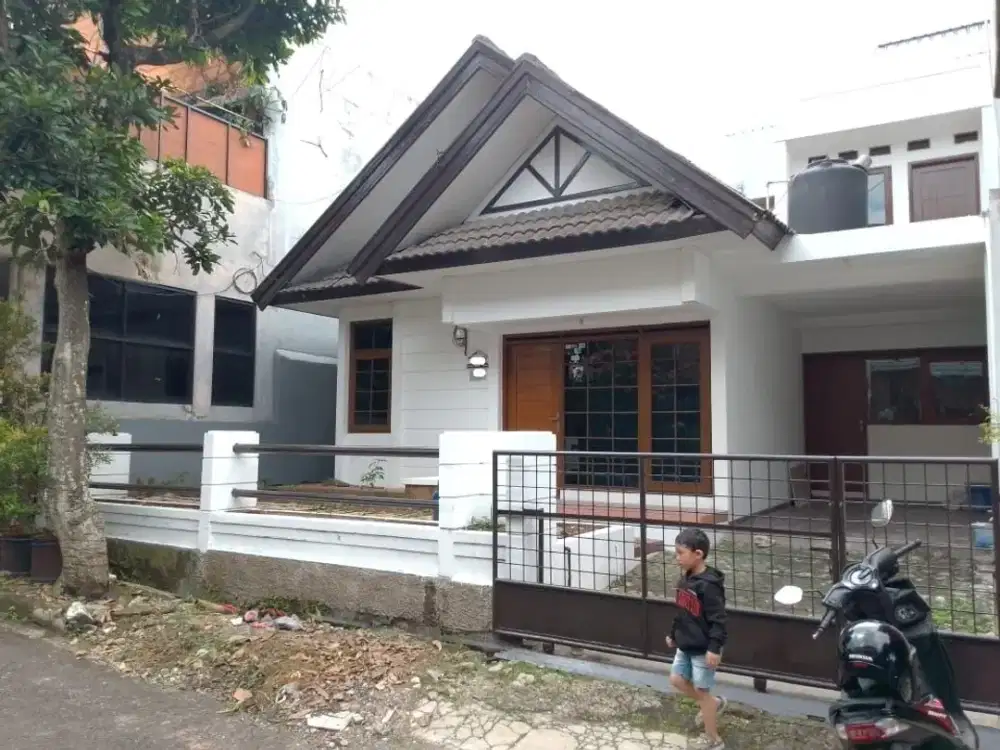 Dijual Rumah Dalam Komplek Dekat Tengah Kota Daerah Ujung Berung