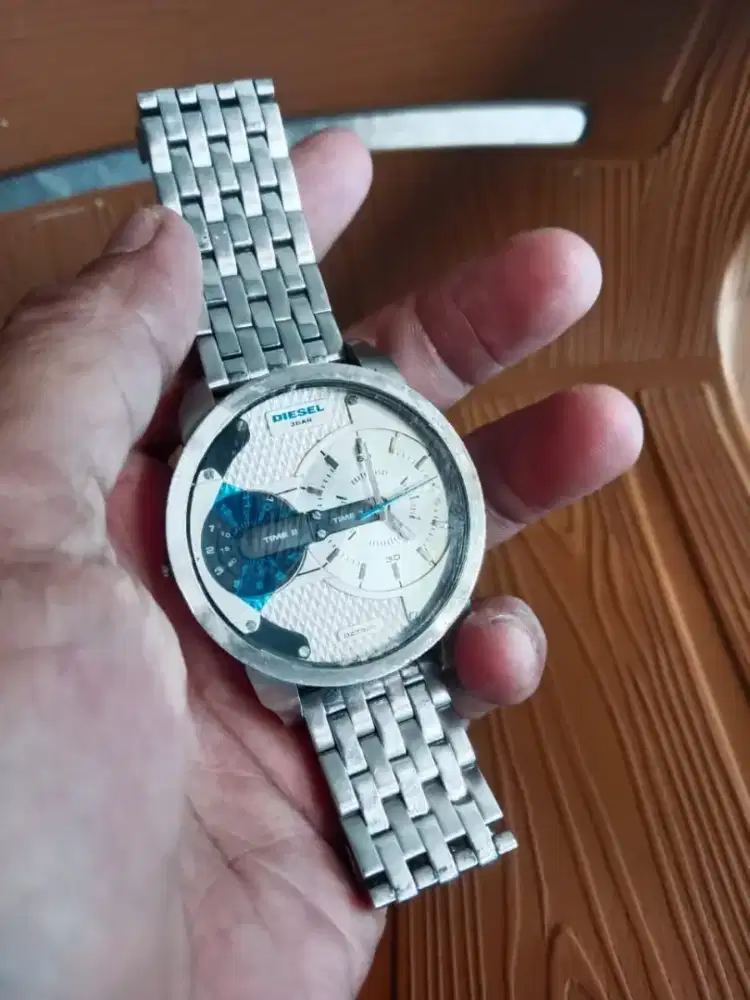 Jual jam tangan DIESEL original boleh dikasi majikan minus mati.
