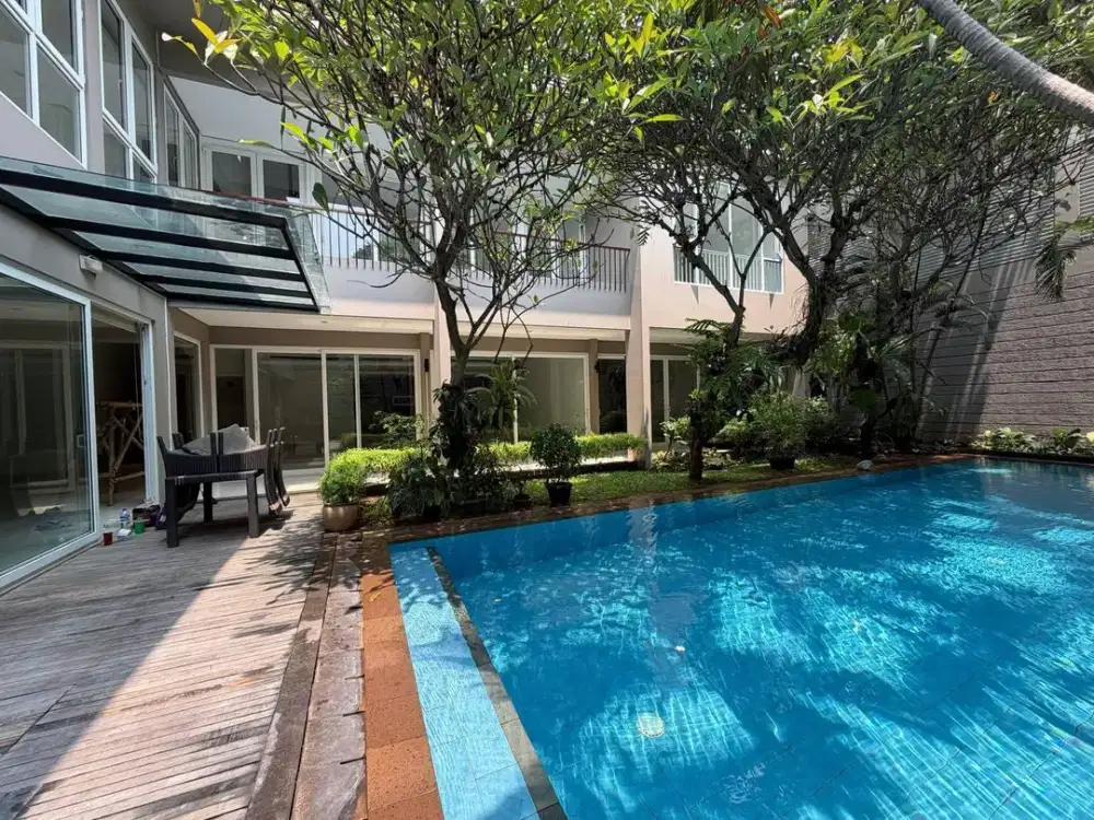 LXMMT 0192 Disewakan / For Rent Rumah Mewah Dengan Kolam Renang Area Elite Menteng Jakarta Pusat